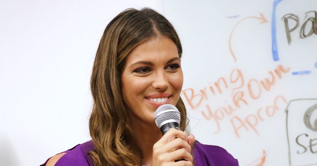 "Ça me fait un pincement au cœur" : Iris Mittenaere ne présentera pas "Ninja Warrior" cette année, TF1 révèle le nom de sa remplaçante