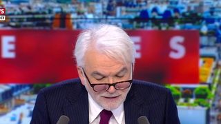 "C'était une jeune femme que nous aimions" : L'hommage de Pascal Praud après la mort de celle qui a réalisé pendant "de nombreuses années" son émission sur CNews