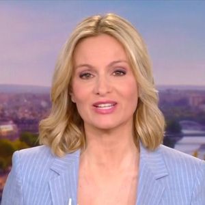 Audrey Crespo-Mara aux commandes du "20 Heures" de TF1.