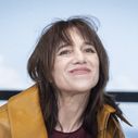 "Elle aurait lu cette tribune sur la Palestine avec dégoût" : Le fils de Gisèle Halimi critique les positions de Charlotte Gainsbourg, choisie pour incarner sa mère au cinéma