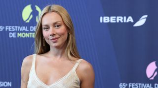 “Je ne veux pas que ça prenne le pas sur ma carrière” : Ester Expósito réagit à la une de “Paris Match” où elle apparaît avec Kylian Mbappé