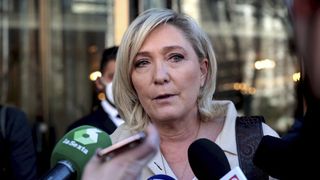"Il y a un problème évident de neutralité du service public" : Marine Le Pen veut limiter les pouvoirs de l’Arcom à l’audiovisuel public