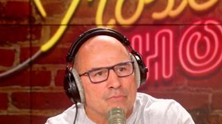 "Ils font honte à la France" : Bloqué à Dubaï, Vincent Moscato anime son émission sur RMC à distance et se paie les influenceurs