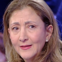 "C’était un mois après ma capture" : En pleurs, l'ex-otage Ingrid Betancourt raconte dans "Face à Hanouna" comment elle a appris la mort de son père