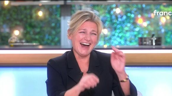 "Mais c'est pas possible !" : Anne-Elisabeth Lemoine enchaîne les bourdes face à Vanessa Paradis dans "C à vous"