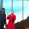 Sébastien Chabal et Michaël Youn sur la scènes des Enfoirés 2025