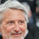 "Je n'ai pas l'impression d'enfreindre une ligne morale" : Antoine de Caunes assume sa fidélité à Canal+ malgré l'arrivée de Vincent Bolloré