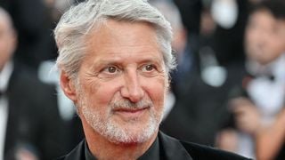 "Je n'ai pas l'impression d'enfreindre une ligne morale" : Antoine de Caunes assume sa fidélité à Canal+ malgré l'arrivée de Vincent Bolloré