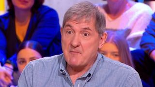 "Si mes patrons veulent le faire venir, je crois qu'ils ont raison" : Contrairement à Karine Le Marchand, Yves Calvi approuve l'arrivée potentielle de Cyril Hanouna dans le groupe M6