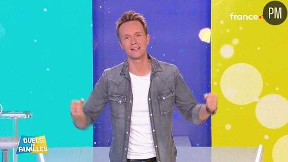 Cyril Féraud aux commandes de "Duels en familles".