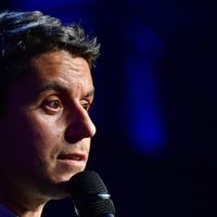 "L'hommage est embarrassant" : "La Nouvelle République" ironise sur le "plagiat" de Gabriel Attal