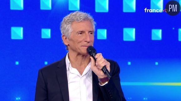 Nagui aux commandes de "N'oubliez pas les paroles !" sur France 2.