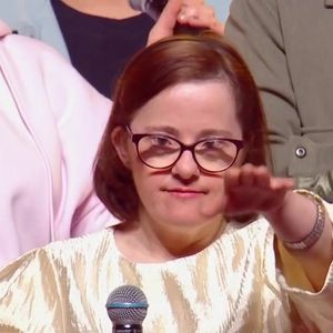 Marie Colin ("Un p'tit truc en plus") dans "Les Enfoirés" 2025