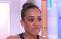 Amel Bent a évoqué avec émotion la disparition de sa grand-mère.