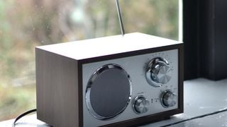 Audiences radio : Fin de saison historique pour France Inter, RTL se stabilise, RMC plonge et se fait rattraper par Europe 1, ICI (ex-France Bleu) s'effondre