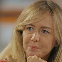 "J'ai du mal à avancer" : Enora Malagré émue aux larmes dans son documentaire sur France 5 en évoquant son deuil de la parentalité