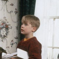 "Maman j'ai raté l’avion" (TF1) : Que devient Macaulay Culkin ? Surprise, il a changé de nom !