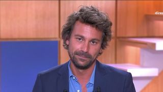 "Priorité au racisme !" : Dans "C à vous", Bertrand Chameroy raille le traitement de CNews de la soirée post-victoire du PSG en Ligue des champions