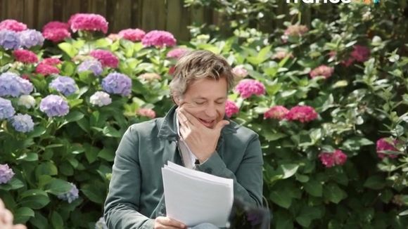 "On rira jusqu'au bout" : Laurent Delahousse au bord des larmes face à Charles Biétry dans "20h30 le dimanche"
