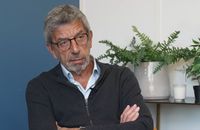 Michel Cymes explique à Puremédias pourquoi il a porté plainte contre C8 et Europe 1 après les injures de Cyril Hanouna
