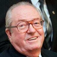 "Ceci est contraire à l'éthique journalistique de BFMTV" : La chaîne info dément avoir voulu payer des habitants pour filmer les obsèques de Jean-Marie Le Pen