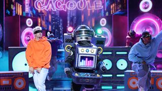 "Mask Singer" 2025 : Surprise ! TF1 dévoile (déjà) la star qui se cache sous le costume du DJ... il s'agit d'un célèbre youtubeur français