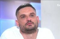 Florent Manaudou, les larmes aux yeux, dans C à vous.