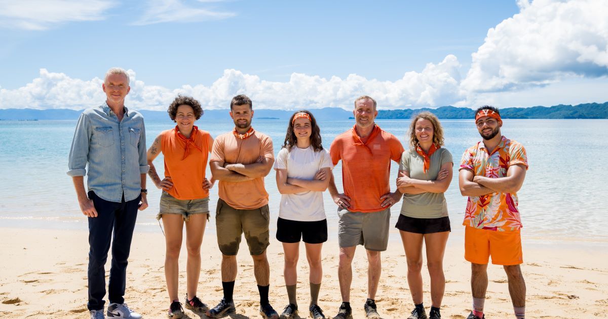 Koh-Lanta" 2025 : Pourquoi les candidats, qui ignoraient la thématique de  la saison, portent-ils des vêtements aux couleurs de leur équipe ? -  Puremédias