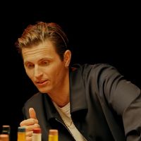 "Ce n'est pas une mascarade" : Raphaël Quenard se confie sur les suites compliquées du tournage de "Hot Ones" sur YouTube