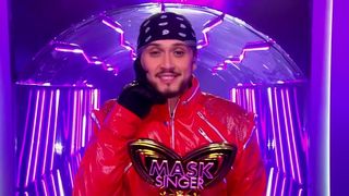 “Je n’y crois pas en fait !” : Billy Crawford réagit à sa victoire dans “Mask Singer” 2026